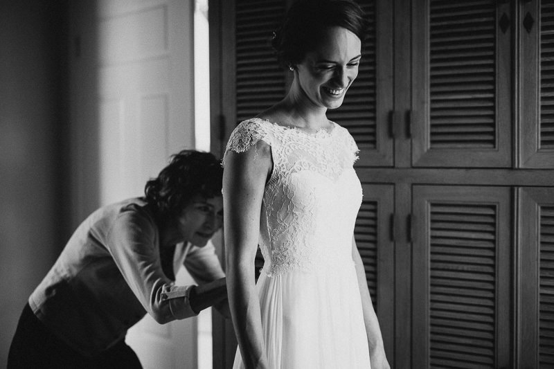 Hochzeitsfotograf im Weingut am Nil Braut Kleid anziehen