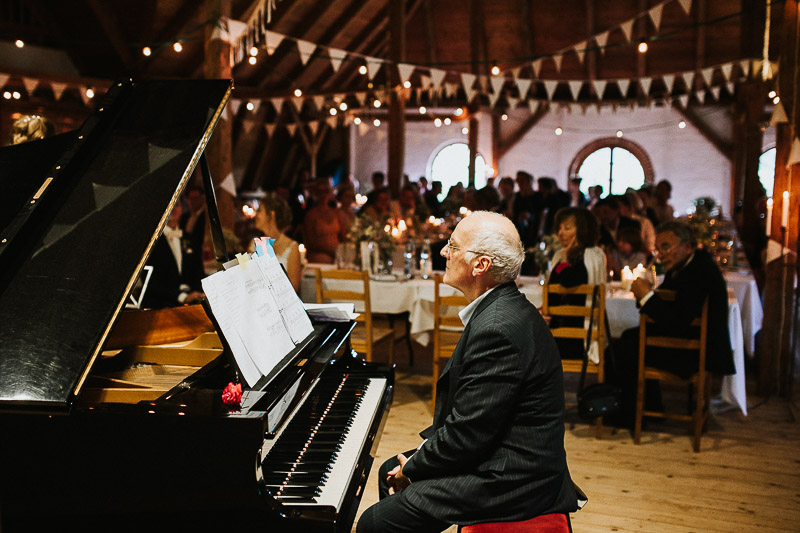 DIY Vintage Hochzeit auf Hof Brache bei Kiel Klavier